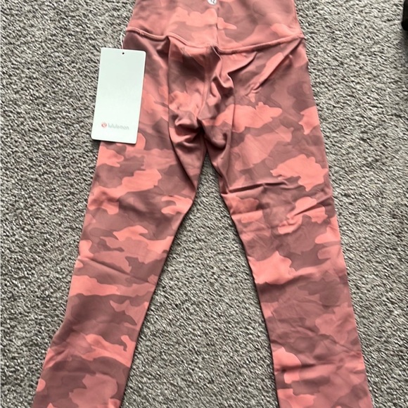 Lululemon align HR crop 21” rose Camo size 0 NWT! - Picture 2 of 4